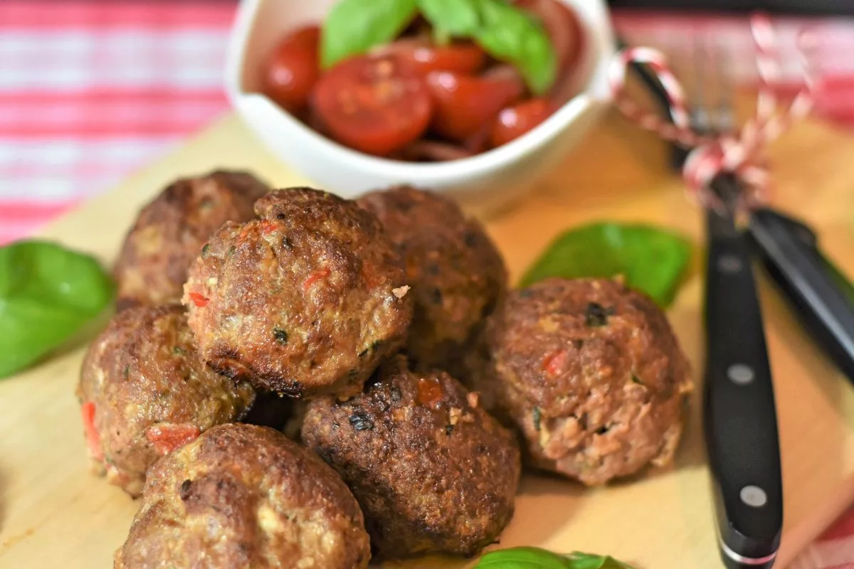 Le mie polpette erano sempre dure e asciutte: poi ho scoperto l’ingrediente segreto della nonna per renderle morbidissime
