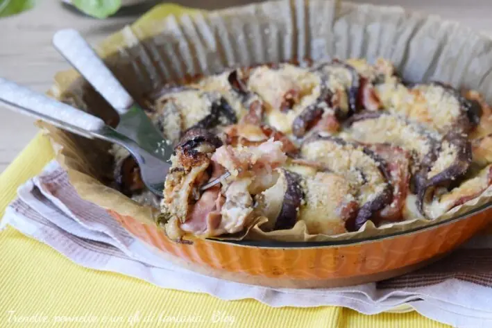 Melanzane a portafoglio con prosciutto cotto e mozzarella: la ricetta filante e gustosa che conquista tutti