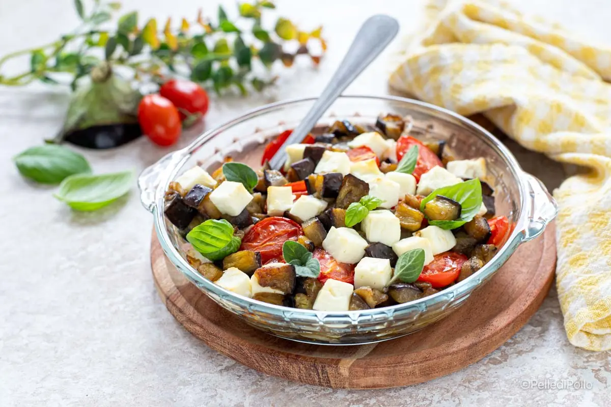 Melanzane con feta e pomodori al forno