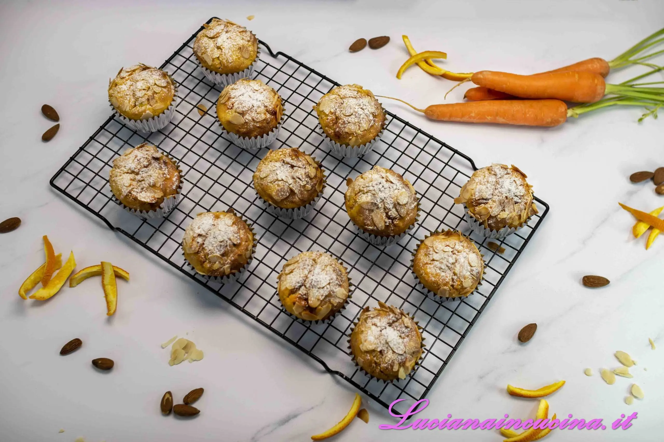 Muffins con arancia, mandorle e carote