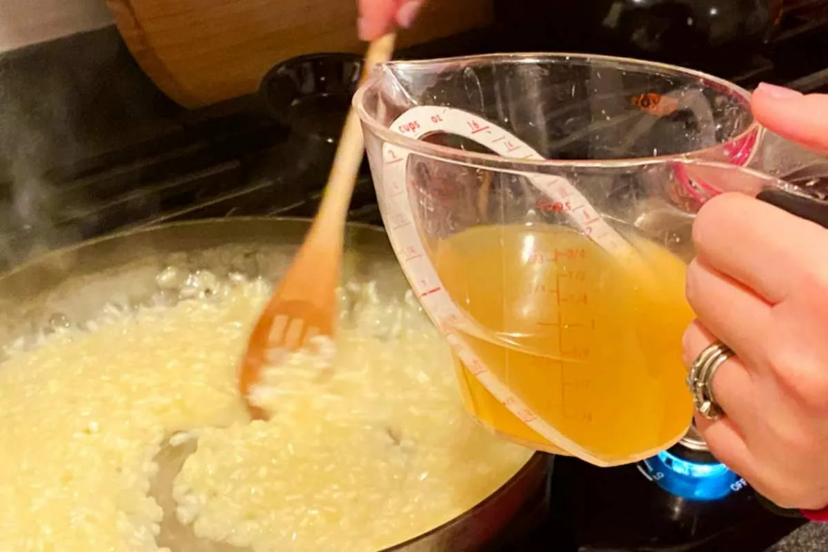Non passo più 20 minuti a girare il risotto: con questo trucco e il bimby, lo faccio cremoso e perfetto senza toccarlo