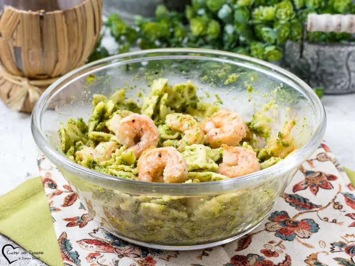 Pasta fredda con zucchine e gamberetti