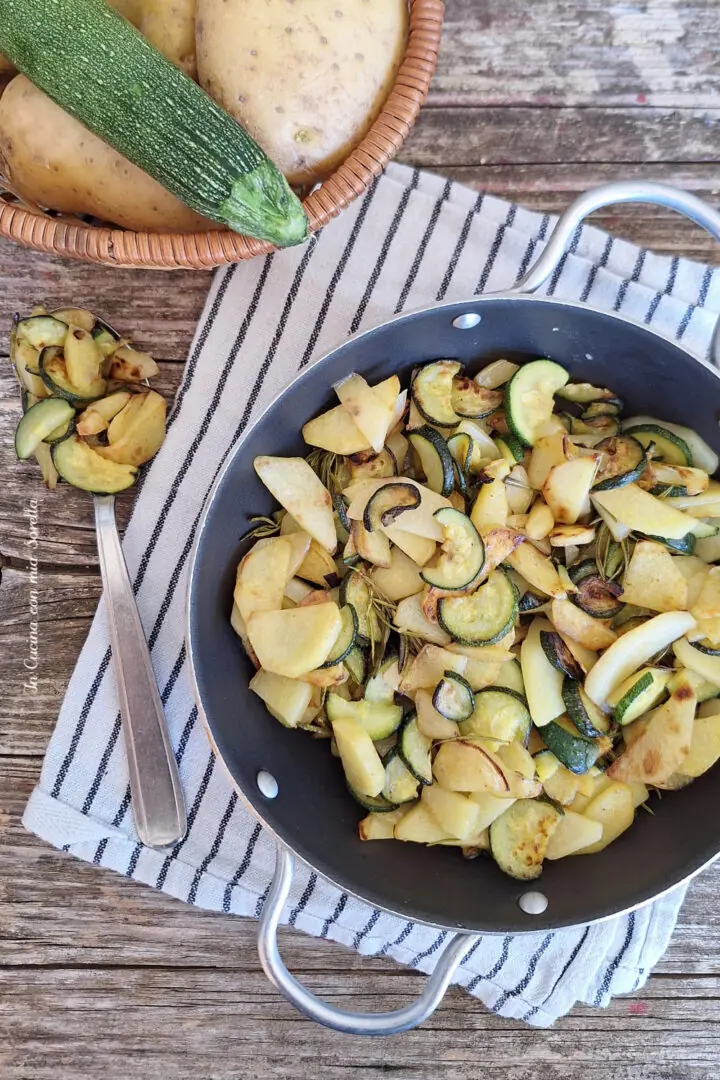Patate e zucchine in padella