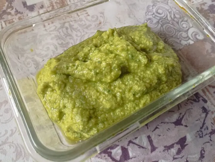 Pesto di avocado e basilico