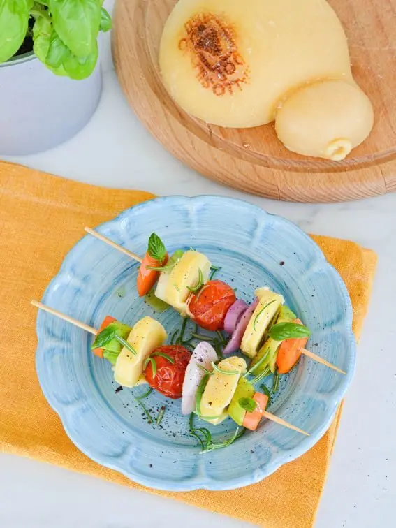 Spiedini di ortaggi e caciocavallo silano dop di deliziosa