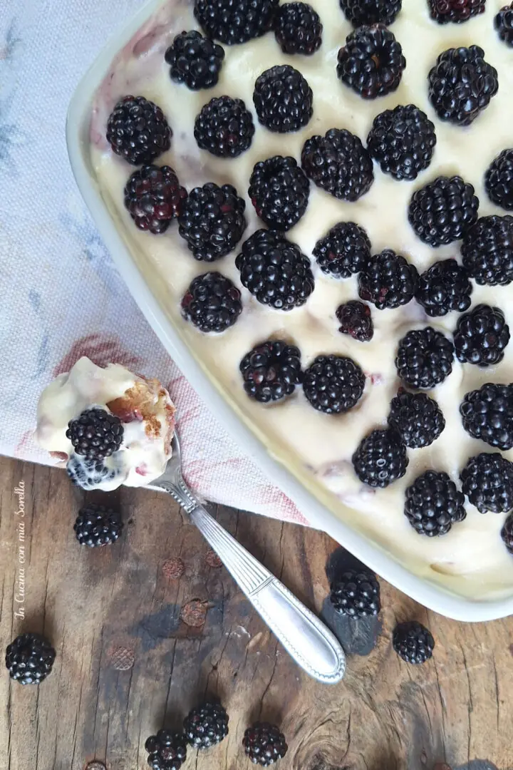Tiramisù alle more