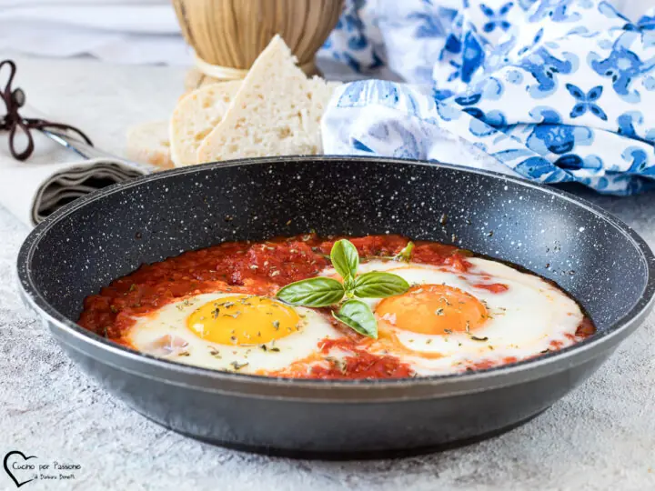Uova al pomodoro