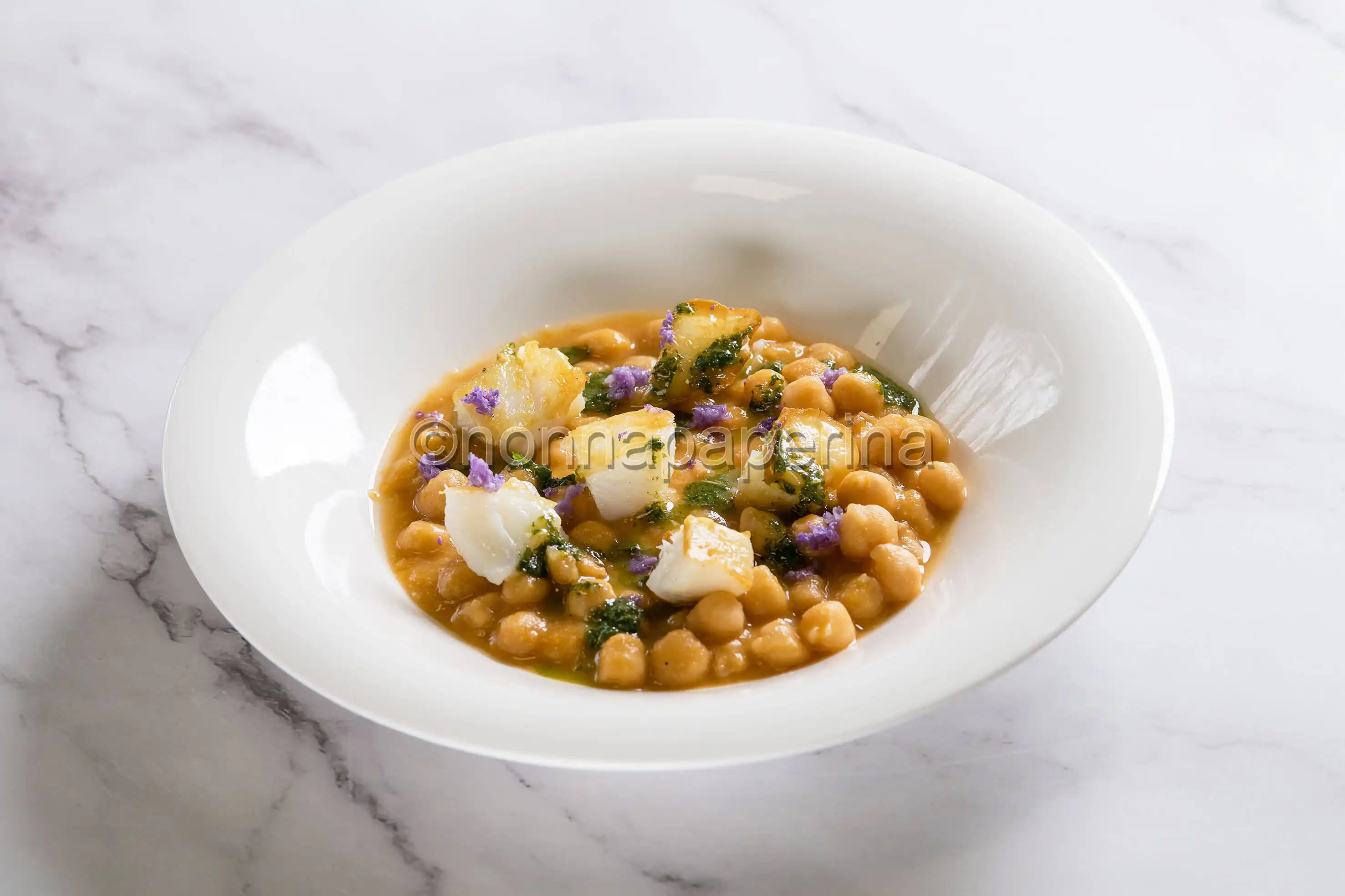 Zuppa di ceci e baccalà, un primo piatto rinforzato