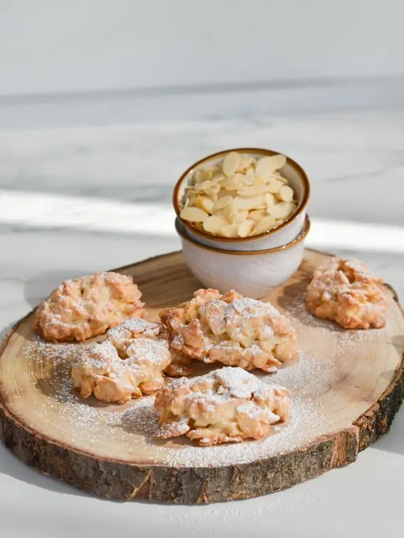 Biscotti alle mandorle: la croccantezza perfetta con soli 4 ingredienti
