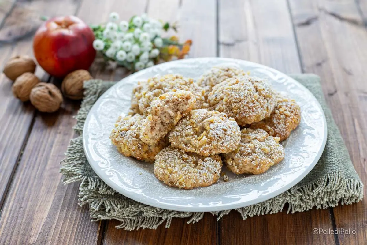 Biscotti alle mele e noci