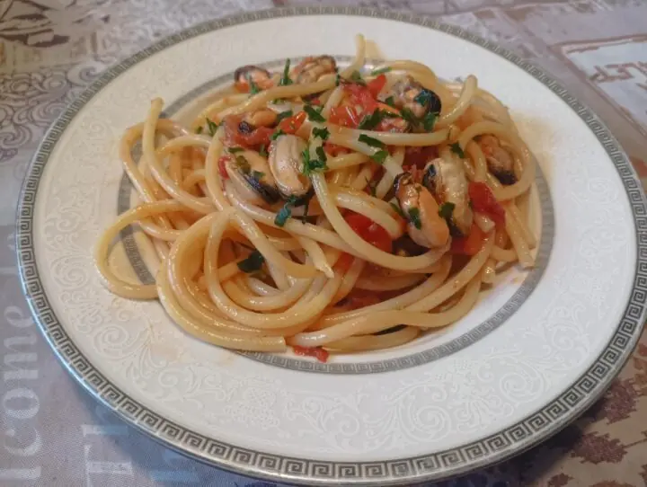 Bucatini all’arrabbiata con cozze
