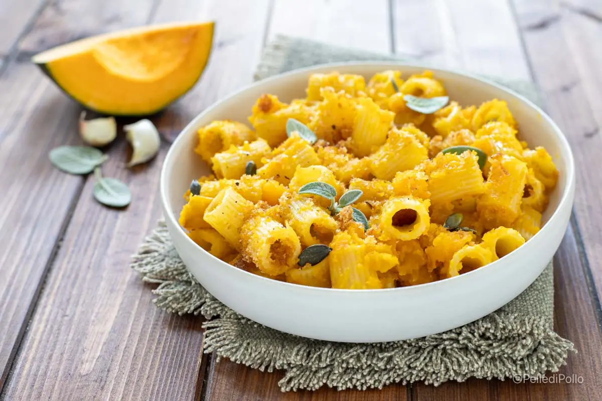 Pasta con zucca e pangrattato