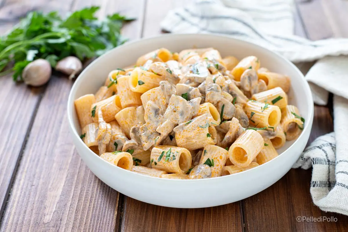 Pasta cremosa ai funghi champignon