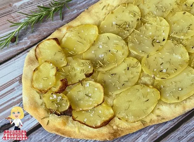 Schiacciata di patate e rosmarino