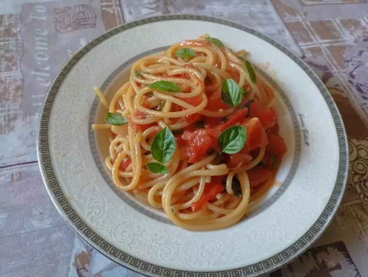 Spaghetti risottati al pomodoro fresco