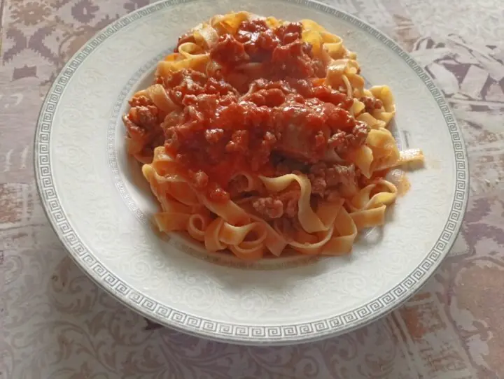 Tagliatelle al ragù di durelli di pollo