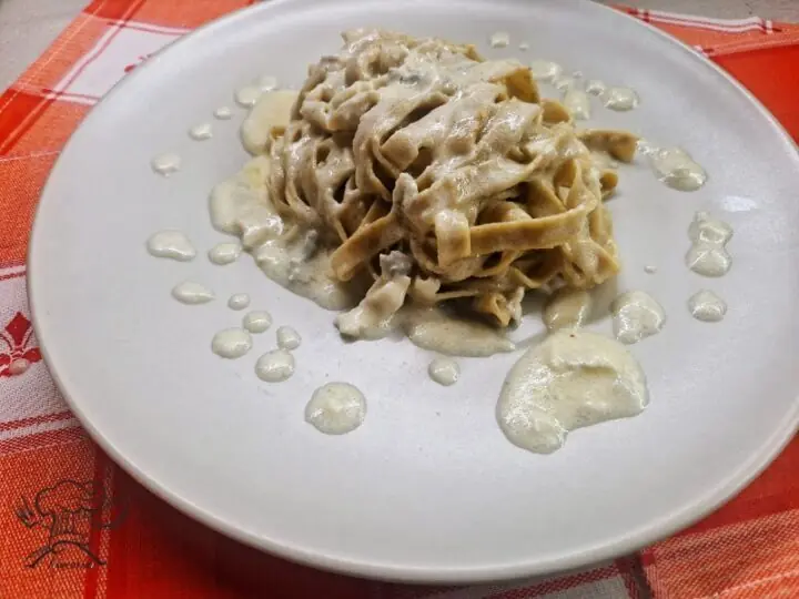 Tagliatelle di castagne con brie e gorgonzola