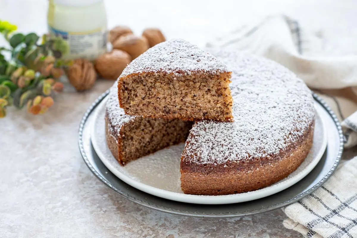 Torta alle noci e yogurt