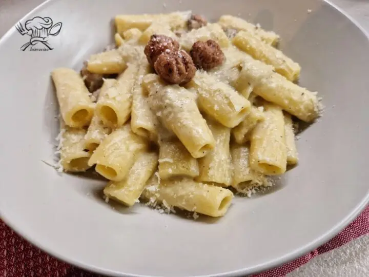 Tortiglioni crema di porri e salsiccia