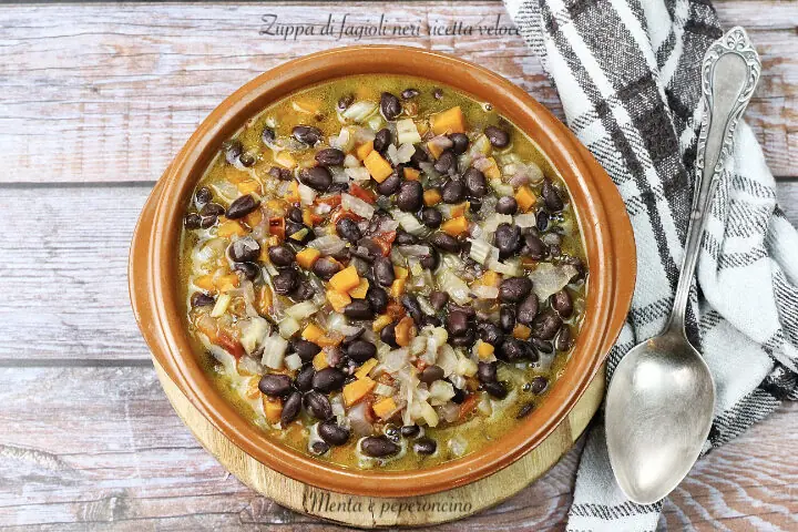 Zuppa di fagioli neri ricetta veloce
