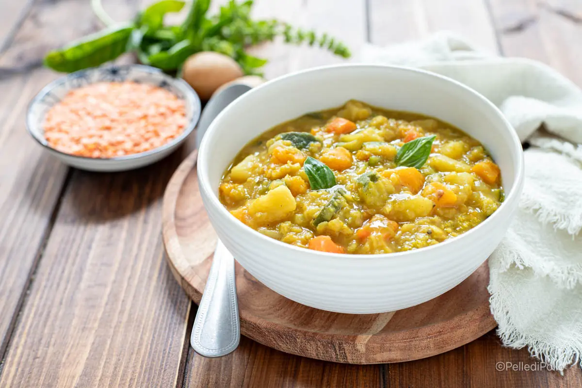 Zuppa di lenticchie rosse e verdure