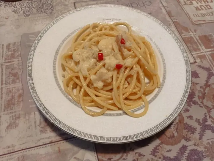 Bucatini al cavolfiore e acciughe