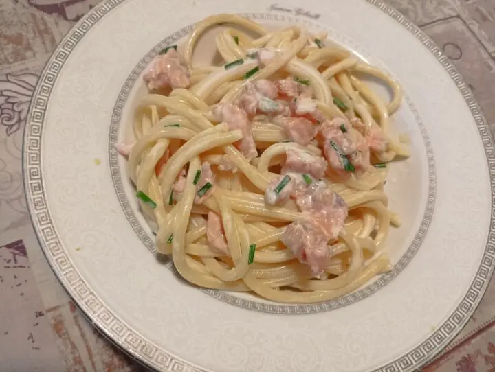 Bucatini al salmone con crema di robiola