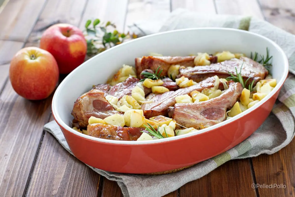 Costine affumicate con mele al forno