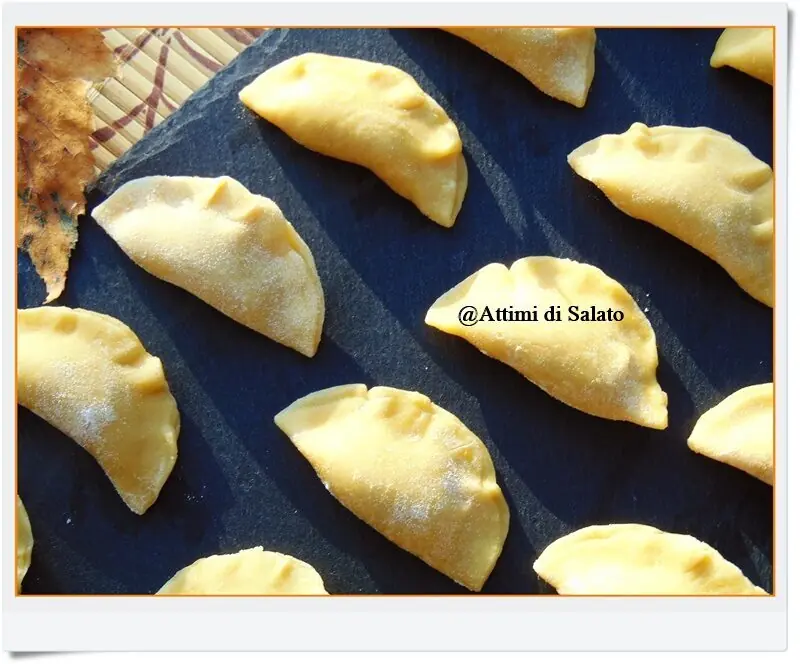 Mezzelune ripiene di zucca e noci