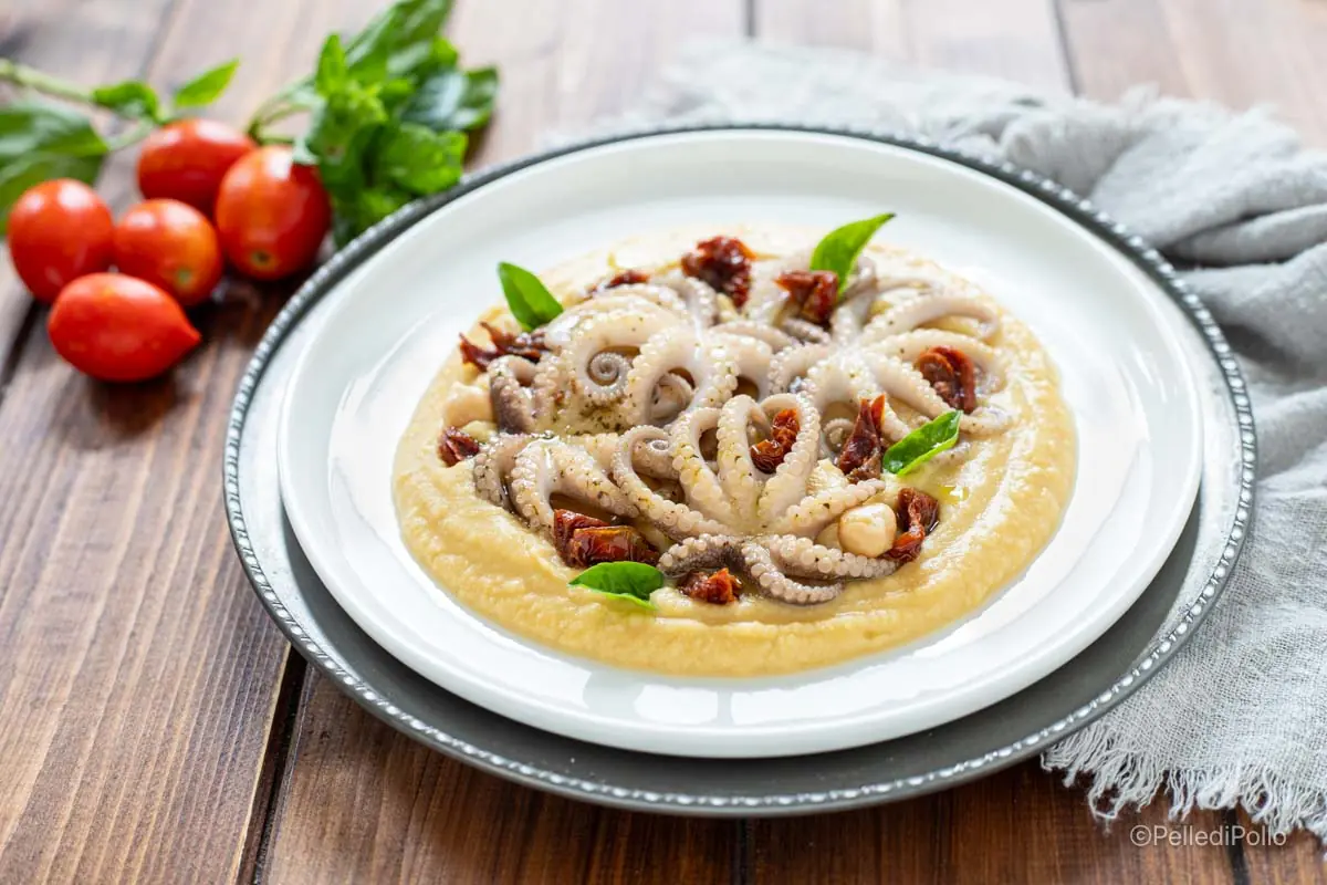 Moscardini su crema di ceci con pomodori secchi