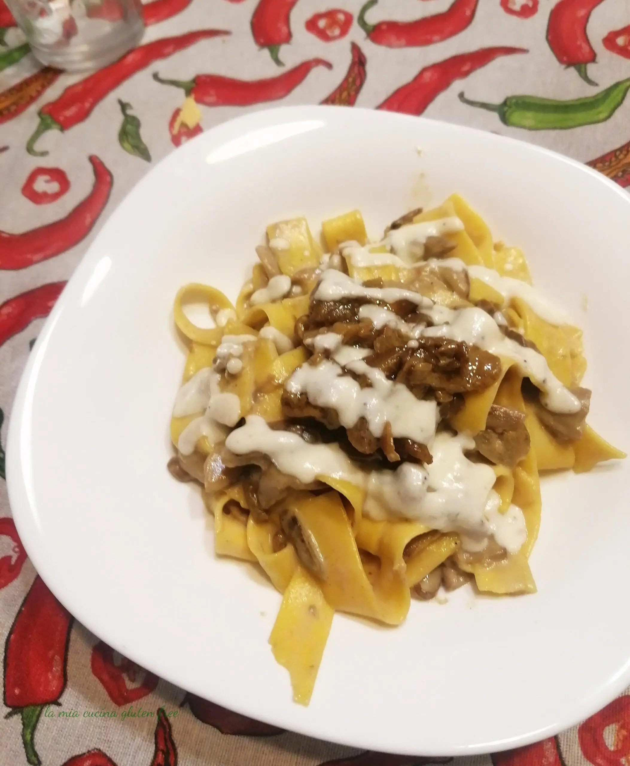 Tagliatelle con porcini e fonduta al tartufo
