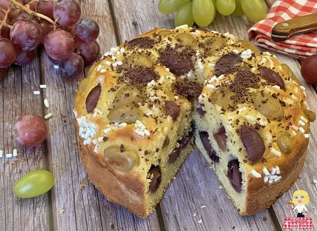 Torta uva e gocce di cioccolato