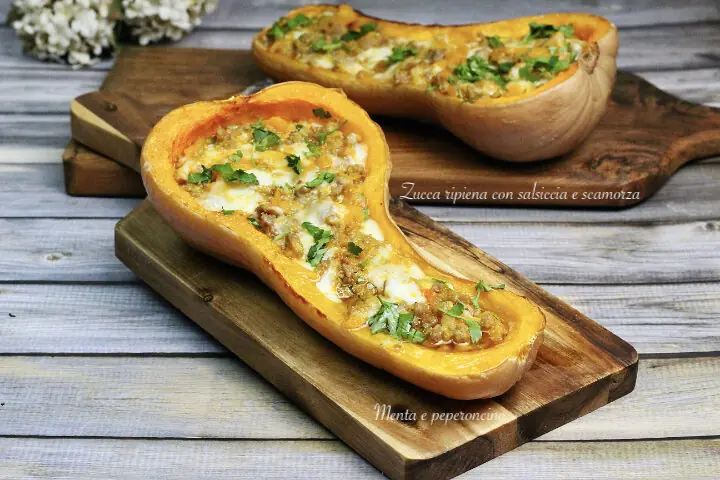 Zucca ripiena con salsiccia e scamorza