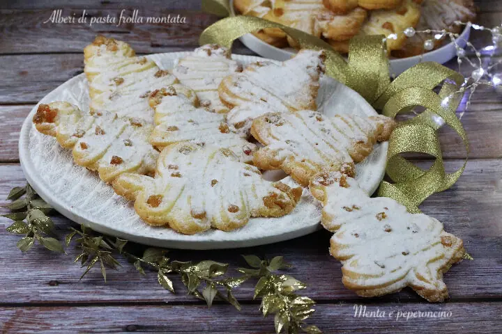 Alberi di natale di frolla montata