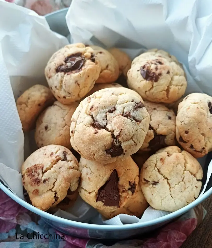 Biscotti con mandorle e cioccolato fondente