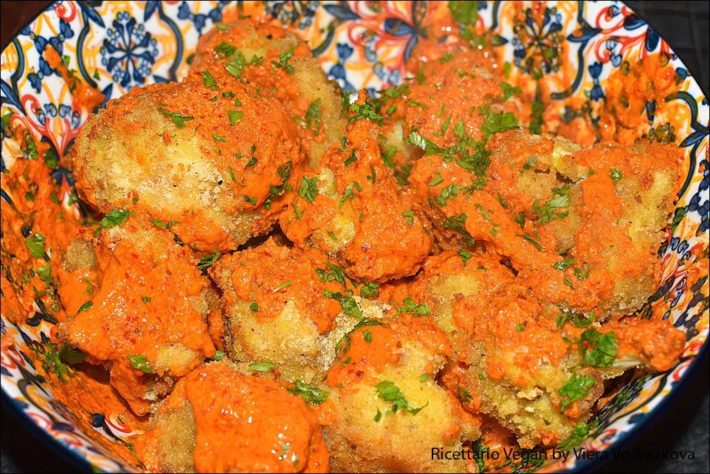 Cavolfiore buffalo con la salsa fatta in casa