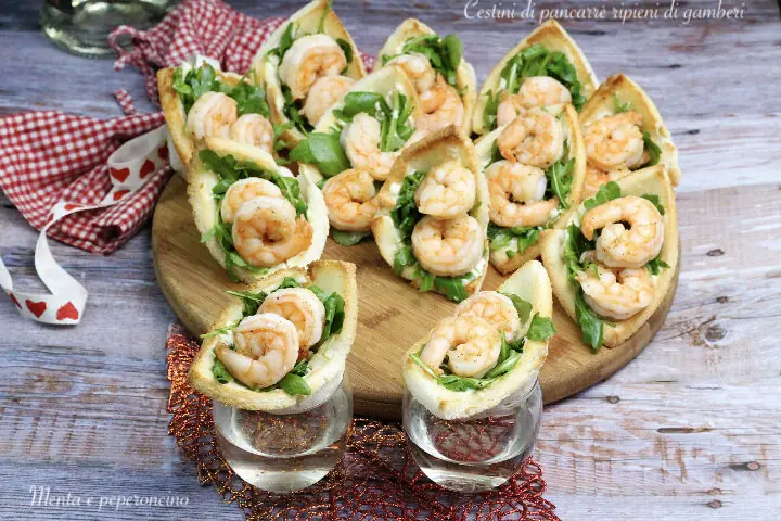 Cestini di pancarrè ripieni di gamberi