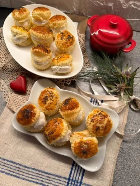Conchiglie di pasta sfoglia farcite con baccalà mantecato