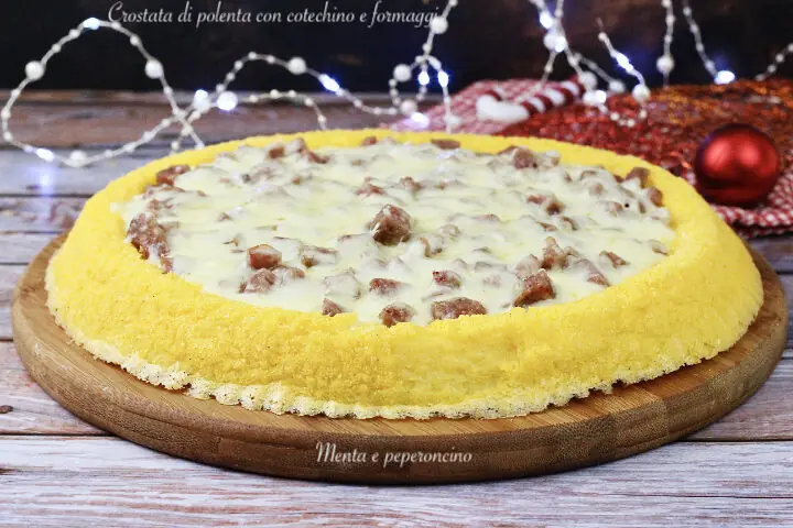 Crostata di polenta con cotechino e formaggi