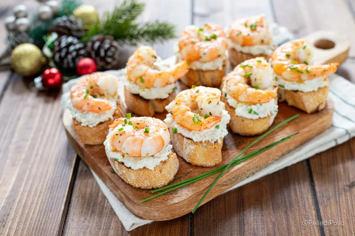 Crostini con polpa di granchio e gamberi