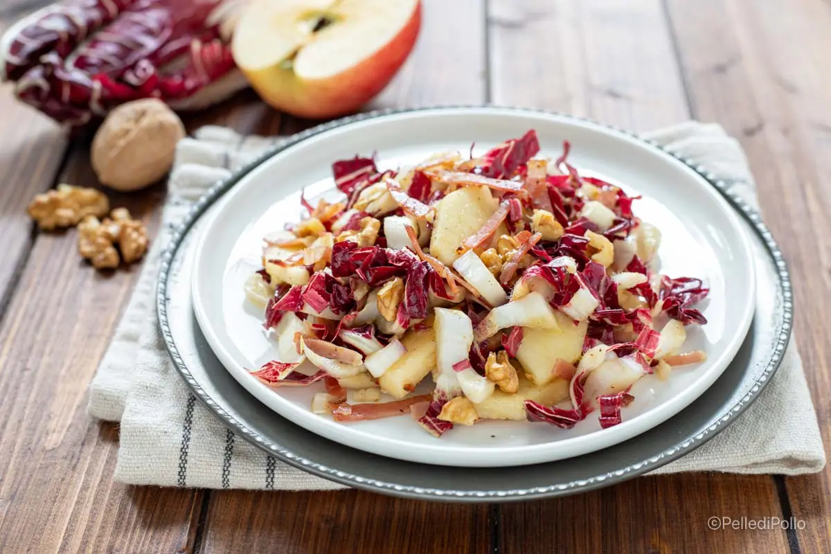 Insalata di radicchio, mele e noci