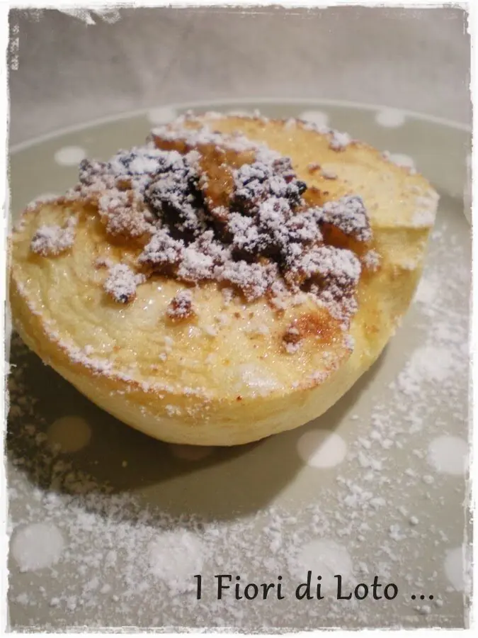 Mele cotte con frutta secca e biscotti