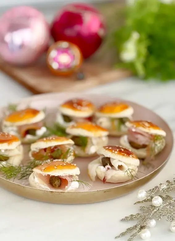 Mini burger di pasta sfoglia: con pesce affumicato e philadelphia