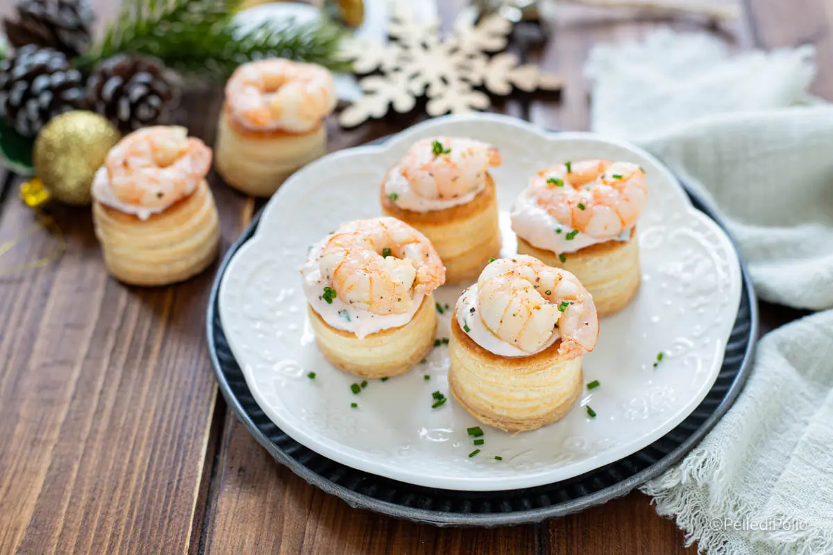 Vol au vent con gamberetti e mousse di salmone