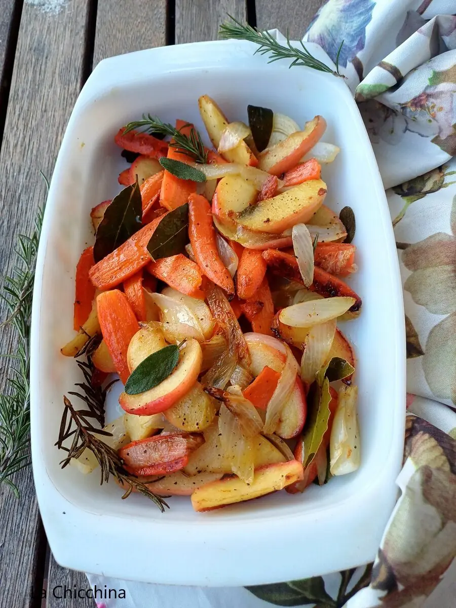 Carote, cipolle e mele brasate