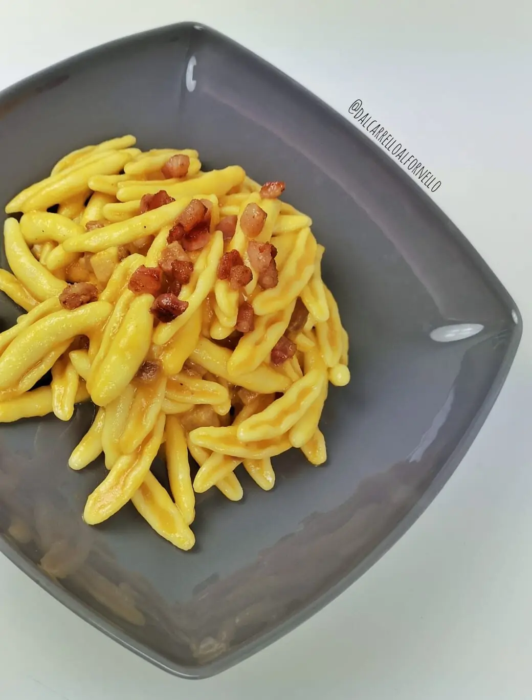 Cavatoni con zucca, guanciale e scamorza