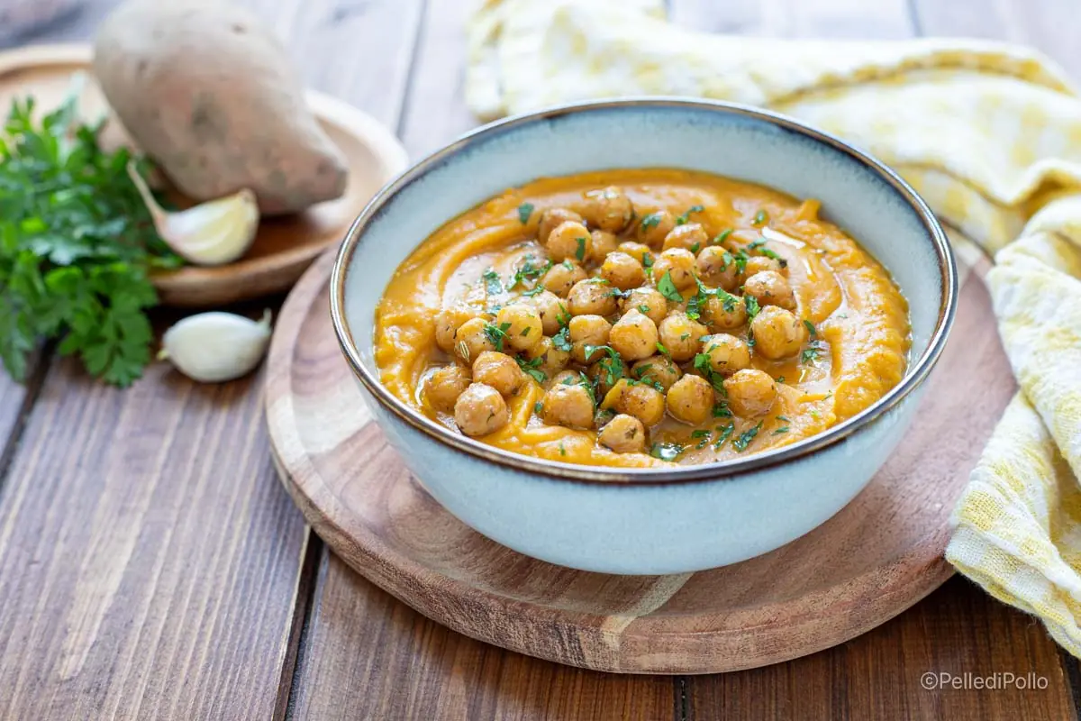 Crema di patate dolci con ceci e spezie