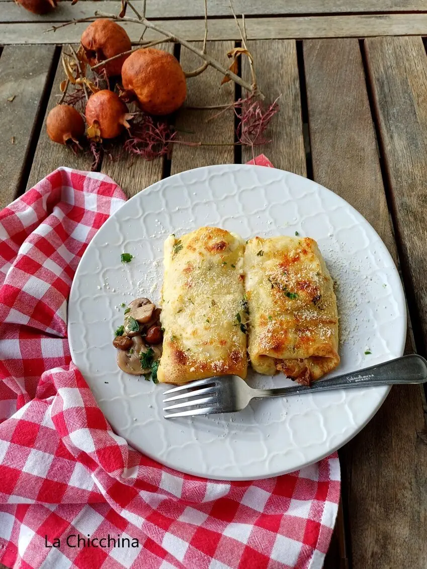 Fagottini di crespelle con funghi e fontina