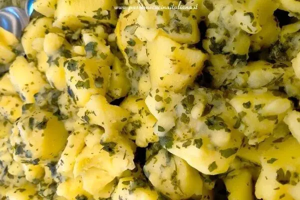 Patate al verde o a sa schiscionera