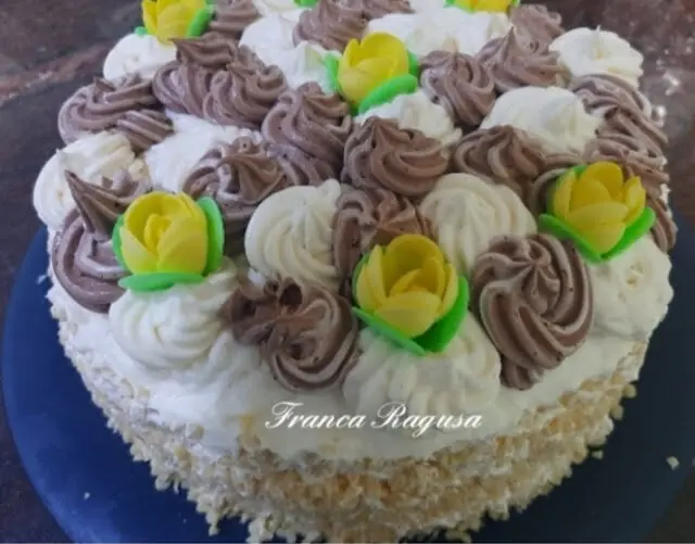 Torta chantilly con crema alla vaniglia e cioccolato